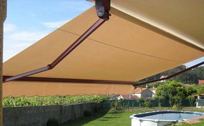 Reparación de toldo con brazo extensible
